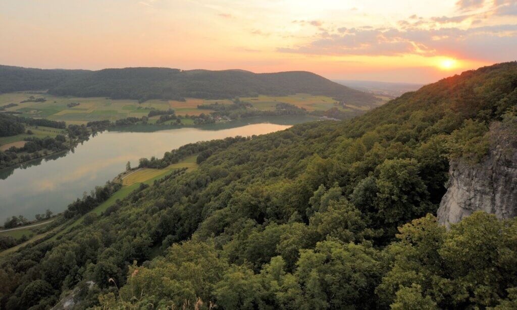 Sonnenuntergang am Happurger Stausee in Bayern.