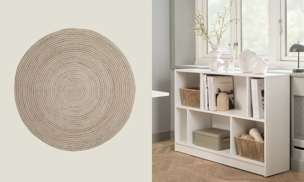 Beigefarbener Teppich und weißes Regal von JYSK.