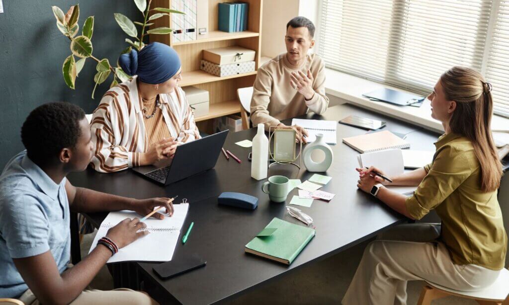 Das Projekt DURCHBLICKer*in setzt gezielt bei der Stärkung der Gesundheitskompetenz benachteiligter und bildungsferner Bevölkerungsgruppen an.