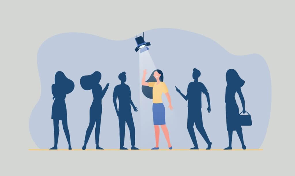 Illustration mit einer Gruppe Menschen bei der eine Frau im Spotlight steht – Sinnbild dafür, dass bei einem Webinar zunächst die Zielgruppe definiert werden muss.