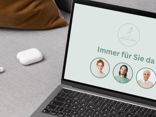 Ein Team-Video auf Canva erstellt, ist auf einem Laptop zu sehen.