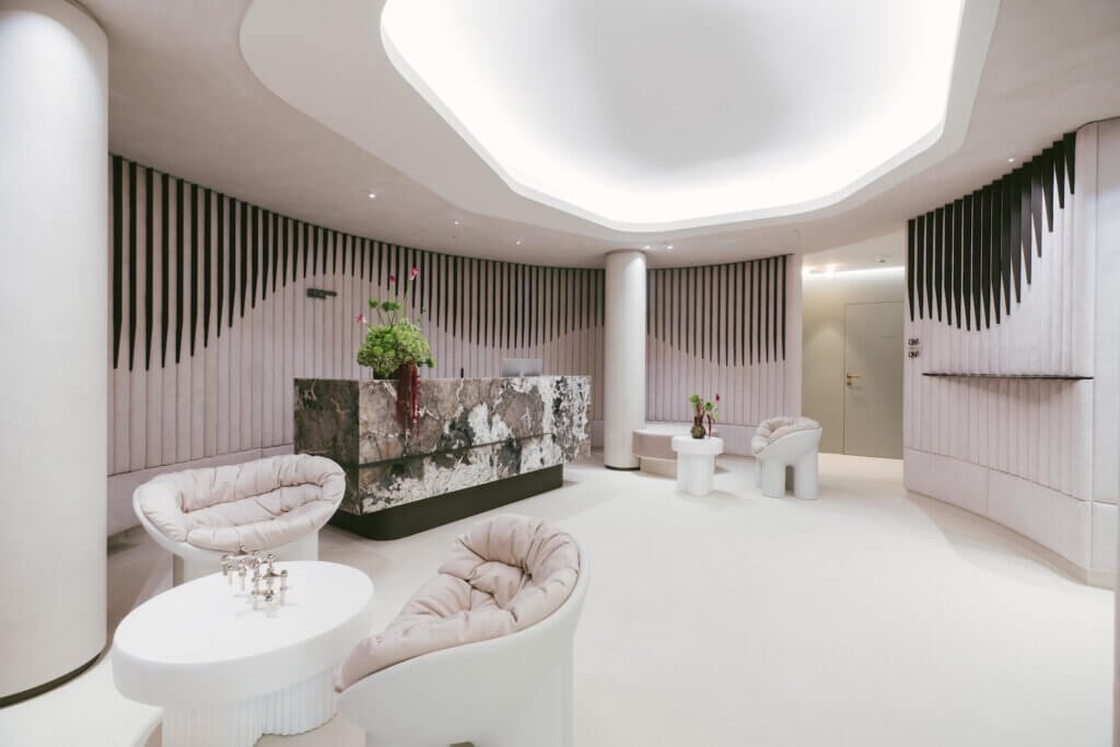 Ein wesentlicher Beitrag zum Wohlfühlcharakter bei SOO.med entsteht durch die gezielt kombinierte Materialpalette.