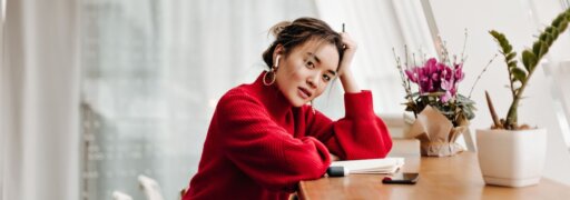 ADHS kann vor allem bei Frauen aufgrund der Überkompensierung zu Stress und Erschöpfung führen.