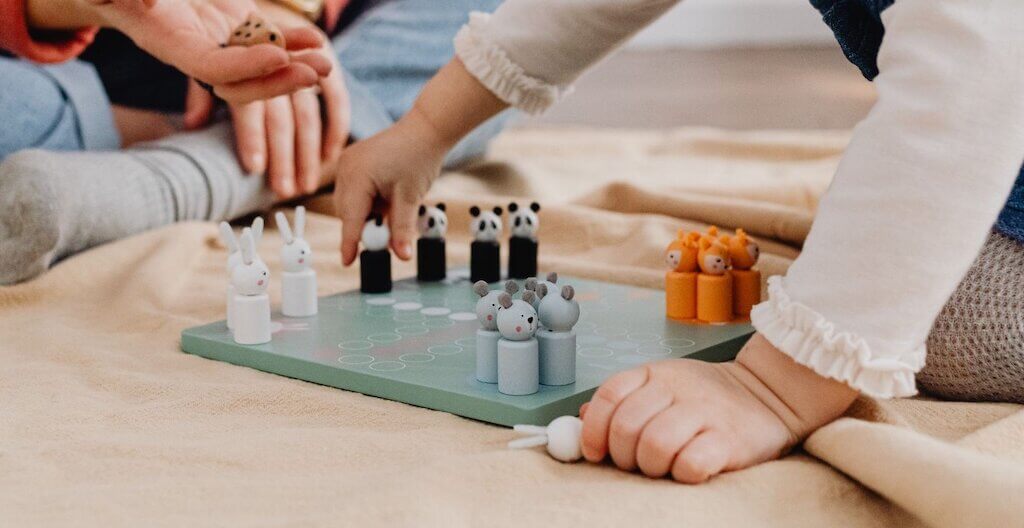 Therapeutische Spiele bieten einen einzigartigen Zugang zu emotionaler, sozialer und kognitiver Förderung – und das auf eine spielerische, motivierende Weise.