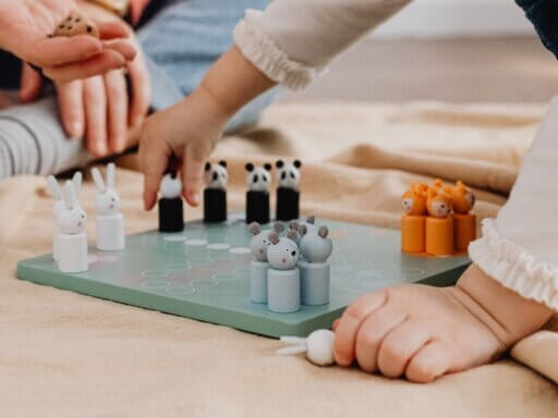 Therapeutische Spiele bieten einen einzigartigen Zugang zu emotionaler, sozialer und kognitiver Förderung – und das auf eine spielerische, motivierende Weise.