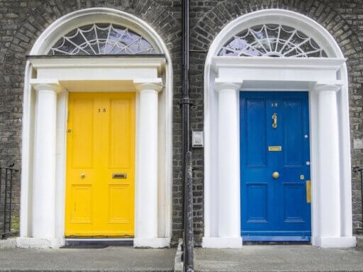 Rechtliche Grundlagen für TherapeutInnen im Gesundheitsbereich in Österreich und Deutschland, die zugleich angestellt und selbstständig tätig sind. 