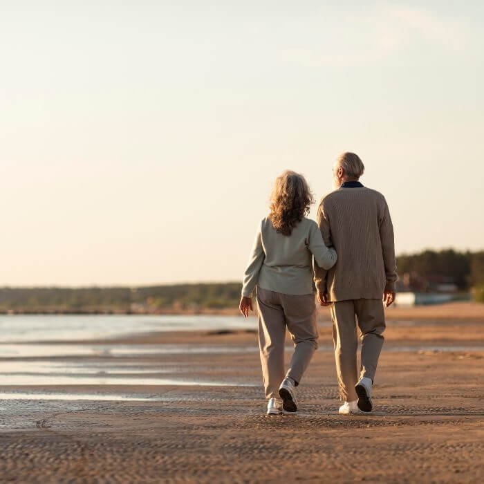 Posturale Kontrolle gezielt fördern: Wie Therapeutinnen und Therapeuten mit sensomotorischem Training Stürzen wirksam vorbeugen können.