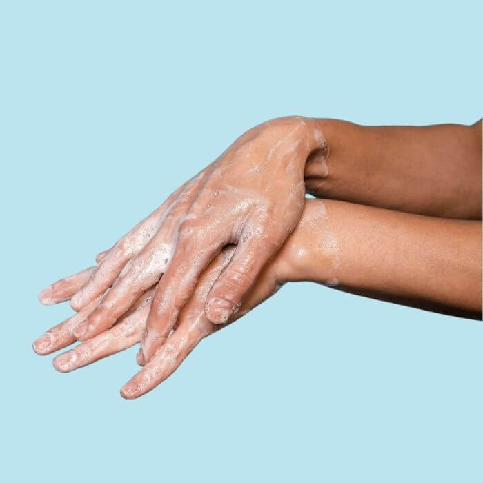 Gesetzliche Anforderungen in Österreich und Deutschland und praktische Hinweise zur optimalen Umsetzung der Hygienemaßnahmen in deiner Praxis.