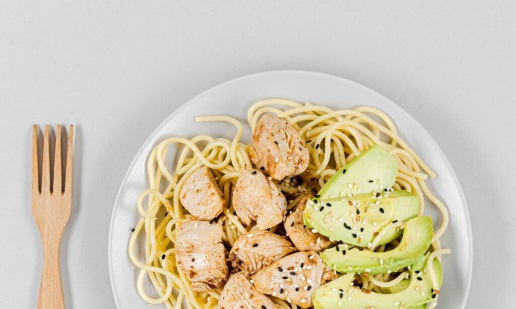 Gesunde Ernährung mit ausreichenden Kohlehydraten ist ein essenzieller Bestandteil des Hybris Trainings.