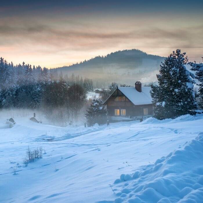 Die Schönheit dieser Route liegt in der Schlichtheit: Von Kvilda führt der Weg durch Wälder und Wiesen mit weiten Ausblicken auf die Umgebung bis zur Quelle der Moldau.