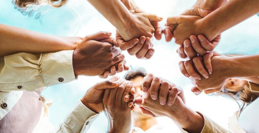 Physiotherapie, Ergotherapie, Logopädie, Osteopathie, Psychologie, Psychotherapie und Ernährungsberufe – ein Überblick über die drängendsten berufspolitischen Themen in Deutschland und Österreich.