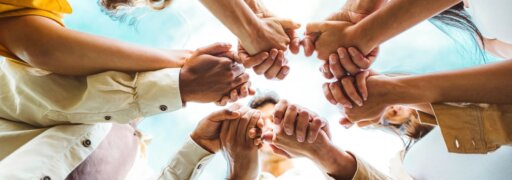 Physiotherapie, Ergotherapie, Logopädie, Osteopathie, Psychologie, Psychotherapie und Ernährungsberufe – ein Überblick über die drängendsten berufspolitischen Themen in Deutschland und Österreich.