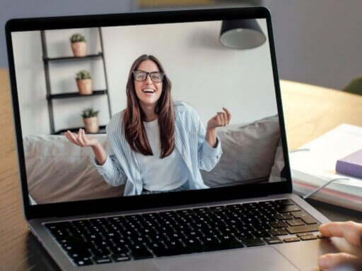 Ab dem Wintersemester 2026/2027 bietet die FH Kärnten den neuen Master-Studiengang “Angewandte Telemedizin für Gesundheitsberufe” an. Wir geben dir alle wichtigen Infos im Überblick und haben mit Studiengangsleiter Dr. Michael Alexander Suppanz, MSc. MAS gesprochen.