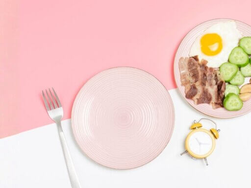 Was im Körper beim Fasten passiert, welche Fastenformen es gibt und wann Vorsicht geboten ist – wissenschaftlich fundiert und praxisnah erklärt.