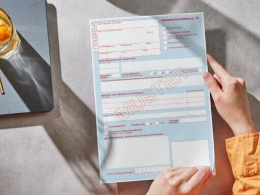 Wir zeigen dir, was bei der Heilmittelverordnung wo eingetragen wird und beantworten häufig gestellte Fragen zu diesem Thema.