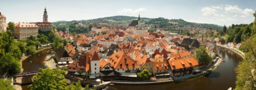 Im ersten Teil zeigen wir dir, wie du klimafreundlich nach Pilsen und Südböhmen reist und welche sorgfältig ausgewählten Wellness- und Boutique-Hotels böhmische Gastlichkeit, regionale Naturverbundenheit und stilvolles Design miteinander verbinden.