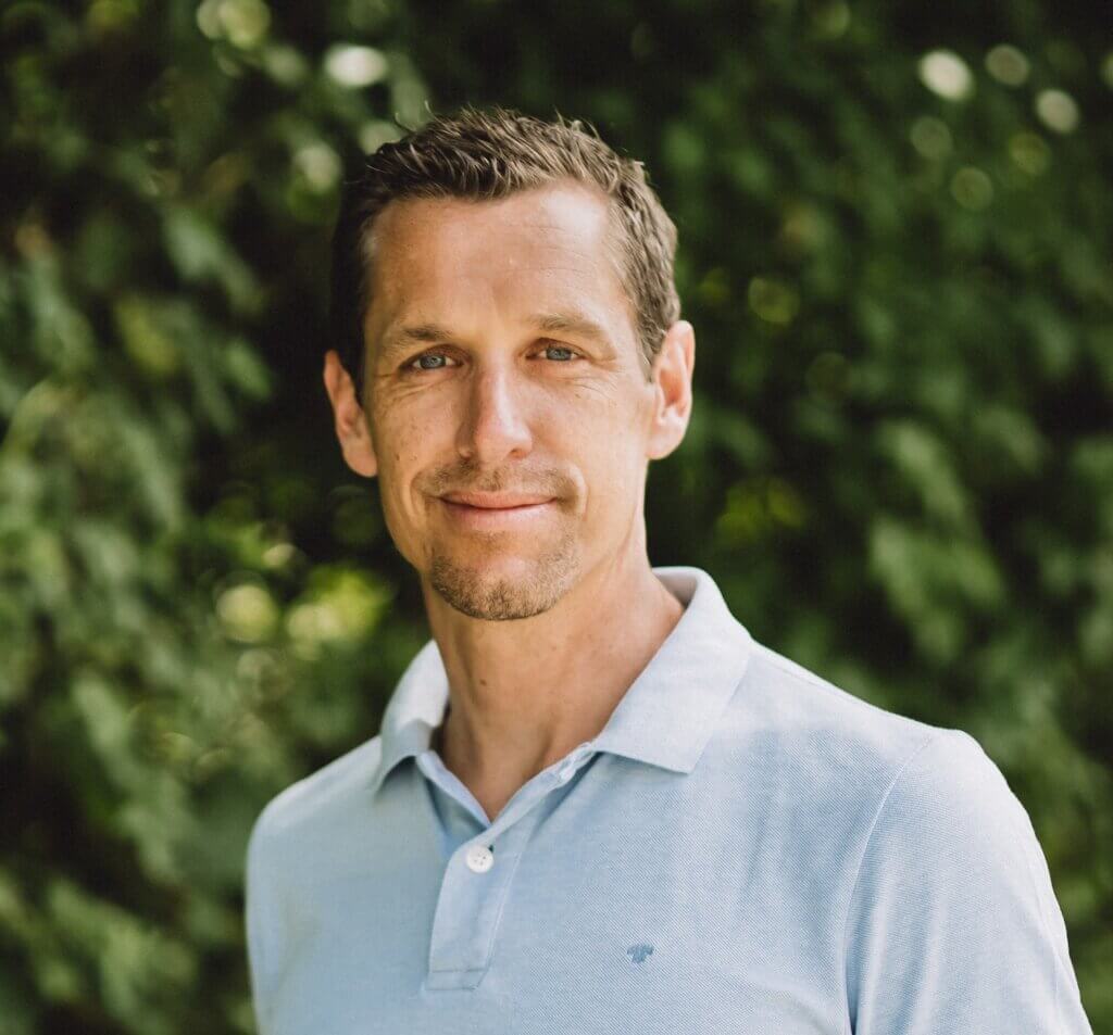 Wir haben mit Studiengangsleiter Dr. Michael Alexander Suppanz, MSc. MAS, über die Vision hinter dem Studium, die Kombinierbarkeit von Beruf und Studium sowie die Zukunft der Gesundheitsversorgung gesprochen.