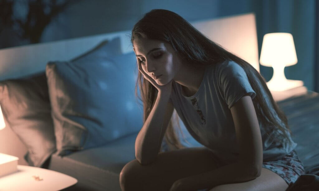 Eine der vielversprechendsten Erkenntnisse der letzten Jahre betrifft den Schlaf: Die sogenannte REM-Schlaf-Verhaltensstörung gilt inzwischen als eines der verlässlichsten Frühzeichen für Parkinson und verwandte Erkrankungen.