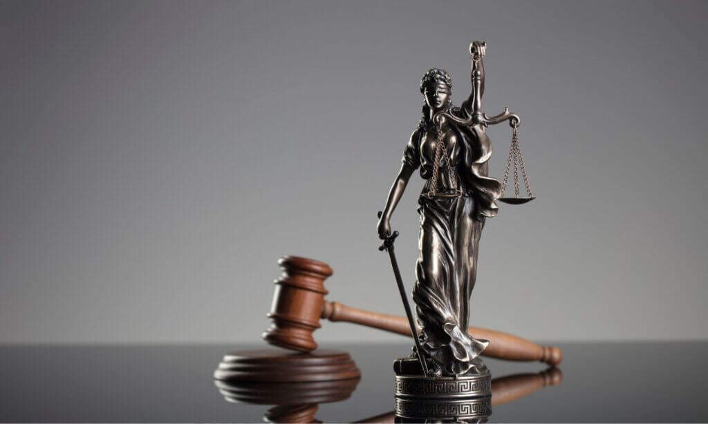 Der Vortrag von Karim El-Gawhary beleuchtete die aktuellen Konflikte im Nahen Osten aus geopolitischer und völkerrechtlicher Perspektive und stellte deren unmittelbare Relevanz für Europa in den Mittelpunkt. Ausgangspunkt war die zentrale These, dass Ereignisse in der Region keineswegs „fern“ sind, sondern Europa in mehrfacher Hinsicht direkt betreffen.