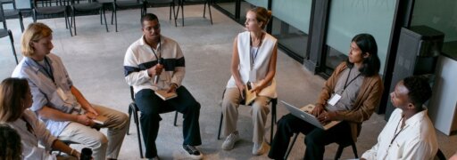 Die Fortbildungen im September 2026 bieten TherapeutInnen in Österreich und Deutschland ein breites Spektrum an praxisnahem Fachwissen – von Stotterertherapie und Demenzversorgung über systemische Musiktherapie und Tanzphysiotherapie bis hin zu KI in der Diätologie und virtualitätsgestütztem Therapieren.