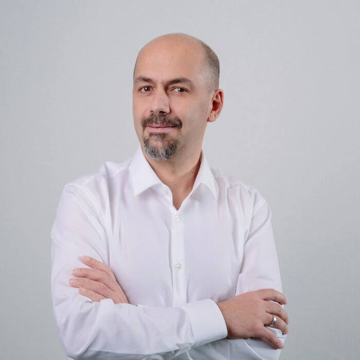 Im Interview spricht Prof. Dr. Ramin Assadollahi, KI-Experte und Keynote-Speaker bei der 16. Tagung der Österreichischen Gesellschaft für Psychologie (ÖGP), über die Realität hinter dem Hype KI.