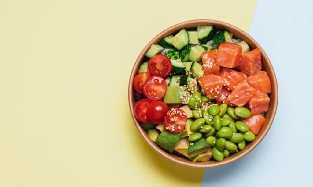 Über Übungen und Therapie wird viel gesprochen, über die Ernährung als Baustein für gesunde Gelenke dagegen erstaunlich wenig. Dabei braucht auch der Knorpel im Kniegelenk eine gute Versorgung, um sich möglichst lange zu regenerieren. 