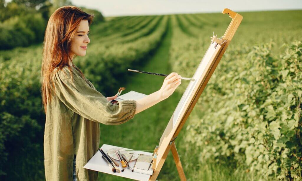 Kunsttherapeutinnen und Kunsttherapeuten wissen: Das Gestalten mit Farbe, Form, Ton oder anderen Materialien kann sichtbar machen, was Worte nicht fassen – innere Konflikte, diffuse Gefühle, unausgesprochene Bedürfnisse.