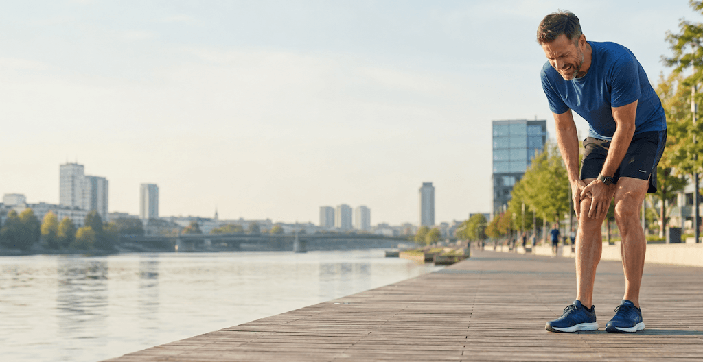 Häufige Ursachen für Knieschmerzen, wirksame Therapieansätze, Ernährung und Bewegung als wesentliche Faktoren – und wie sich eine Operation oft vermeiden lässt.