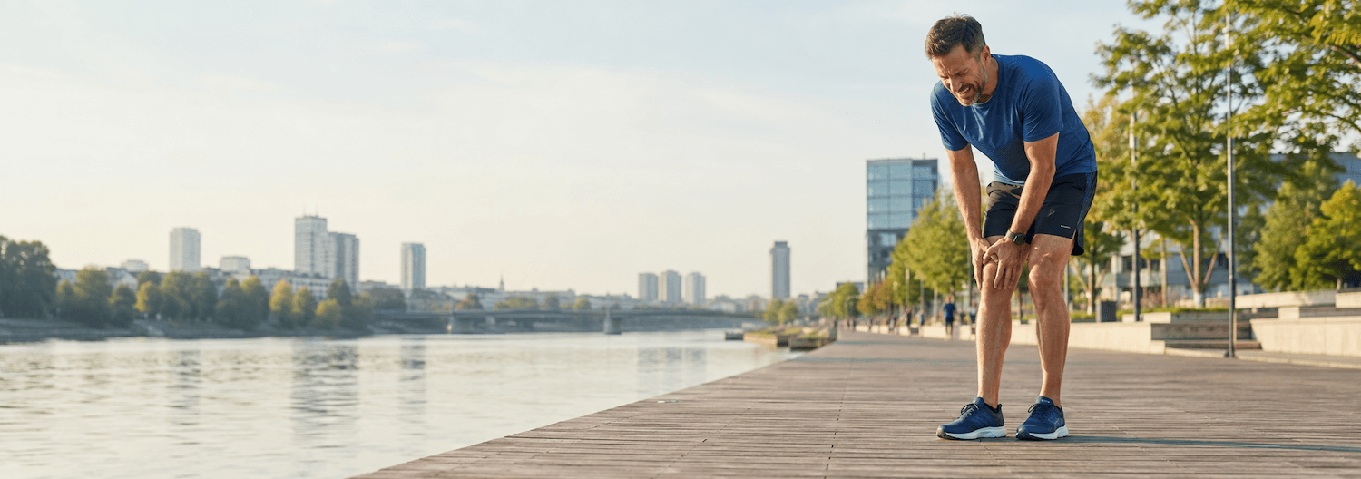 Häufige Ursachen für Knieschmerzen, wirksame Therapieansätze, Ernährung und Bewegung als wesentliche Faktoren – und wie sich eine Operation oft vermeiden lässt.