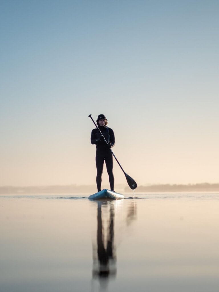 Surfen ist in Dänemark Volkssport. Der Strand von Klitmøller ist bei Surferinnen und Surfern so beliebt, dass ihm das den Spitznamen „Cold Hawaii" eingebracht hat.