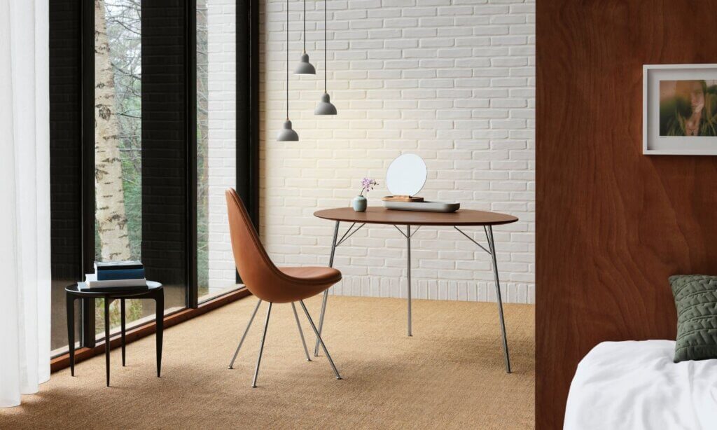 Egg Table und Drop Stuhl von Fritz Hansen.