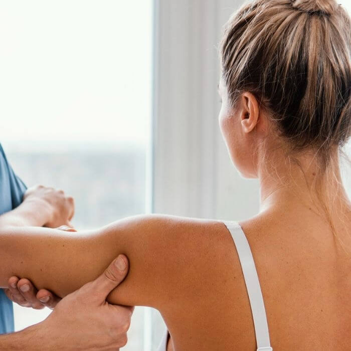 Alles zur Blankoverordnung: Seit dem 01. November 2024 ermöglicht die Blankoverordnung Physiotherapeuten erweiterte Freiheiten bei der Behandlung von 114 Schulterdiagnosen. 