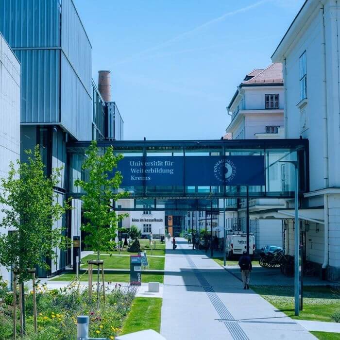 Wir geben dir einen Überblick über die Struktur der Weiterbildungsuniversität in Niederösterreich, Studien- und Kursangebote im Bereich „Gesundheit & Medizin“ sowie Finanzierungsmöglichkeiten.