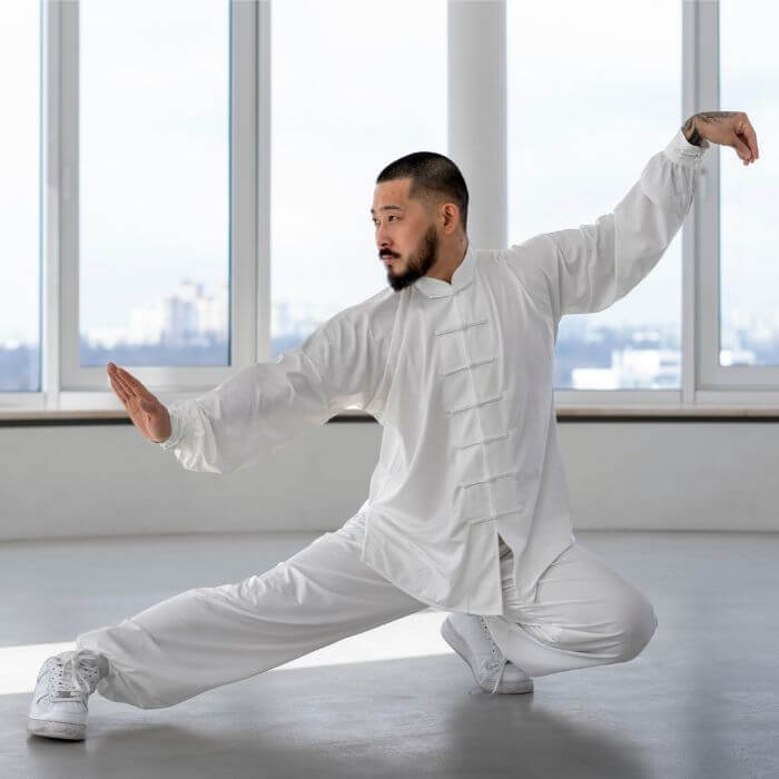 Qigong, Tai Chi, Yin Yoga und Co.: Entdecke sanfte Bewegungspraktiken, die Entspannung, Heilung und Achtsamkeit in deinen Alltag bringen.